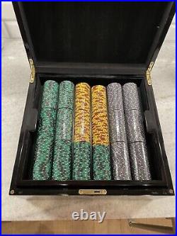 Casino Heavyweight 13.5g Poker Chips Set in Mahogany Case. Not Used