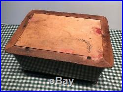 VINTAGE CLAY POKER CHIP SET IN WOODEN LOCKING BOX WithBRASS HARDWARE & KEY